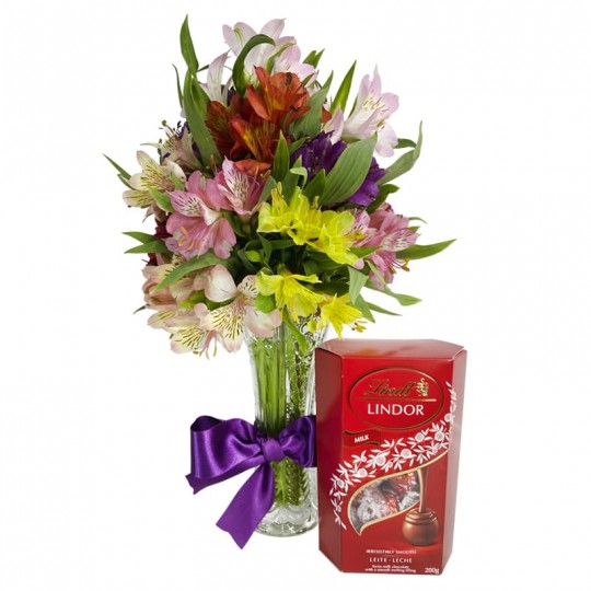 Arranjo de Astromélias Coloridas e Lindt Milk