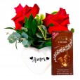 Arranjo Coração Branco com Duas Rosas Colombianas e Lindt Avelã