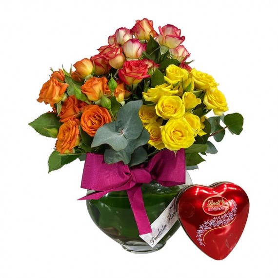 Arrangement with Mini Roses Colorful and Lindt Heart P