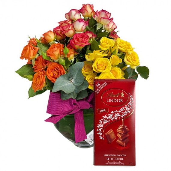 Arranjo com Mini Rosas Coloridas Colorful e Barra Chocolate Lindt Milk