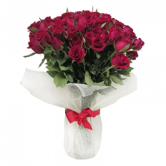 Arranjo com 60 rosas nacionais em vaso de vidro