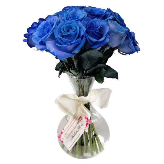 Arrangement with 20 Blue Roses in Round Glass Vase