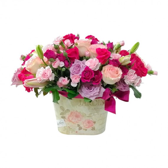 Arrangement with Mini Roses, Cloves and National Roses