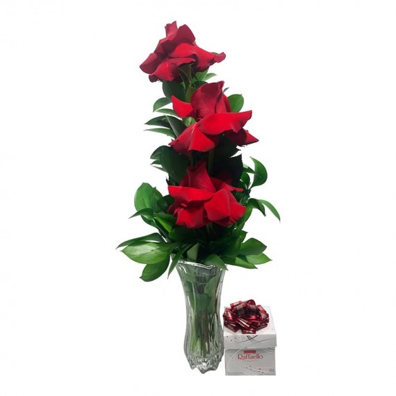 Arrangement with 3 real Colombian Roses with Raffaello