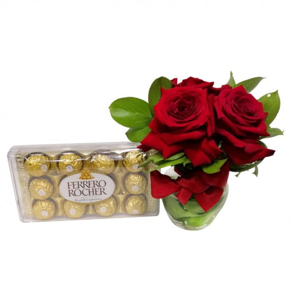 Arranjo com 3 Rosas Colombianas L’Amour com Chocolate Ferrero com 12 unidades 