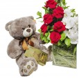 Arranjo com Rosas Colombianas e Orquídeas, Urso de Pelúcia e Chocolate Alpino