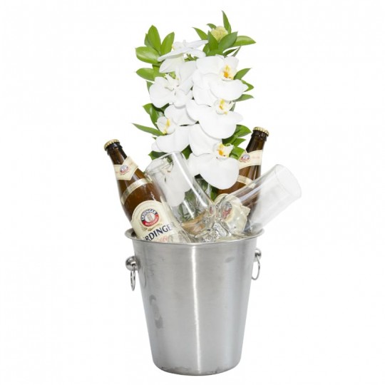 Balde Inox com 2 cervejas Erdinger, 2 Taças e Arranjo de Orquídeas Brancas