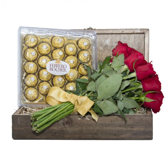 Fascination Chest III - Rustic Bouquet with 12 National Roses and Ferrero Rocher
