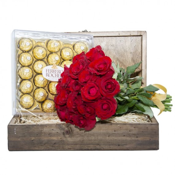 Fascínio Chest IV - Rustic Bouquet with 24 National Roses and Ferrero Rocher