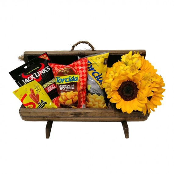 Petiscos Classic Chest - Snacks and Sunflower Arrangement