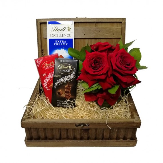 Traditional Surprise Chest  2- Colombian Roses Arrangement and 3 Lindt Chocolates