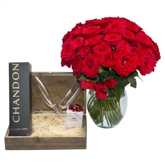 Passion Chest II -  Arrangement with 24 Colombian Roses, Chandon, 2 cups and Rafaello