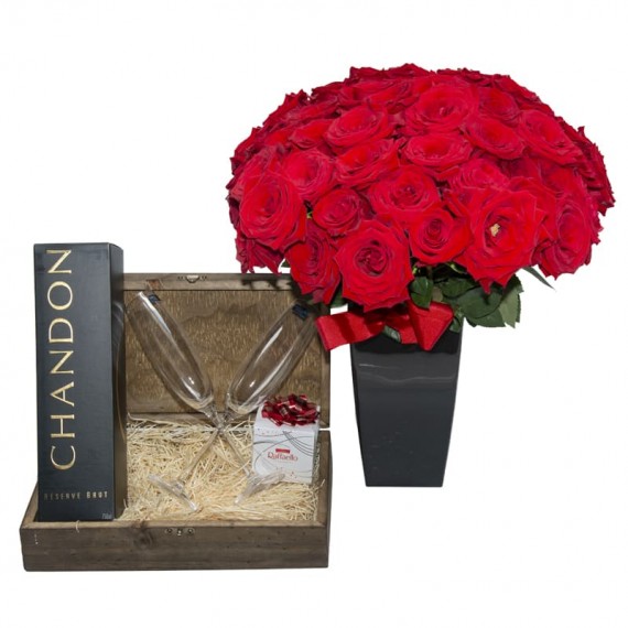 Passion Chest III -  Arrangement with 24 Colombian Roses, Chandon, 2 cups and Rafaello