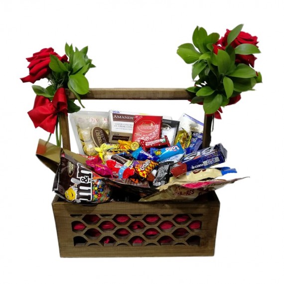 Mix Basket of Colombian Chocolates and Roses I