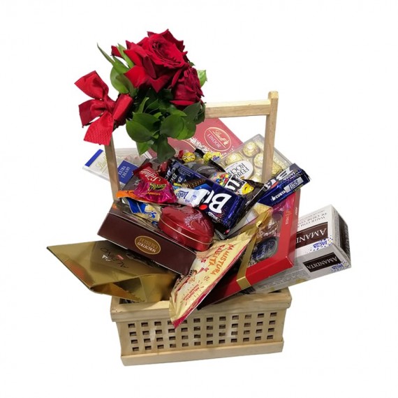 Mix Basket of Colombian Chocolates and Roses I