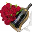 Wooden heart with Roses and Champagne Moët & Chandon Nectar Impérial