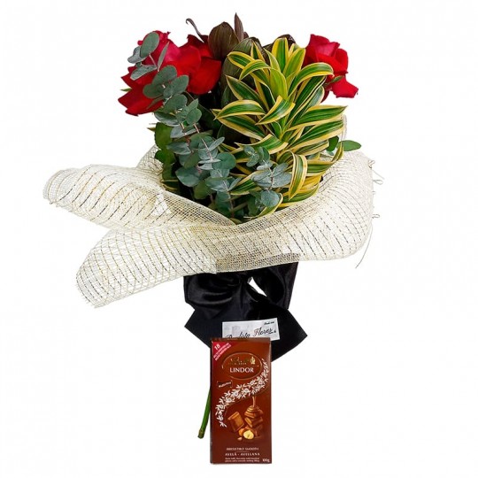 Affection Bouquet with Three Colombian Roses and Lindt Hazelnut