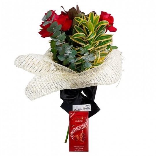 Affection Bouquet with Three Colombian Roses and Lindt Milk
