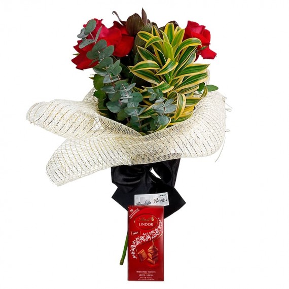 Affection Bouquet with Three Colombian Roses and Lindt Milk