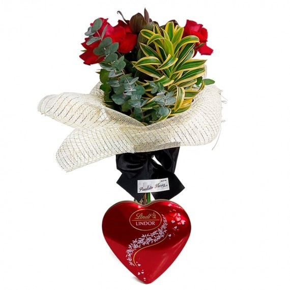 Affection Bouquet with Three Colombian Roses and Lindt Heart M