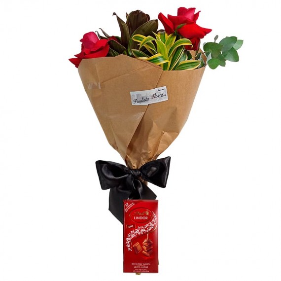 Classic Bouquet with Three Colombian Roses and Lindt Milk