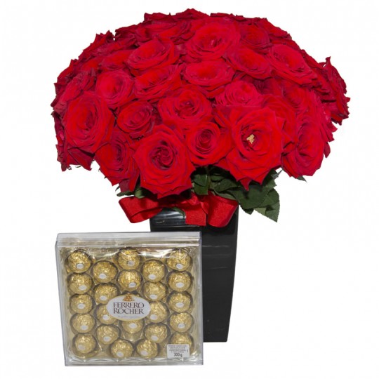 Buquê com 50 Rosas Colombianas e Chocolate Ferrero Rocher com 24 unidades