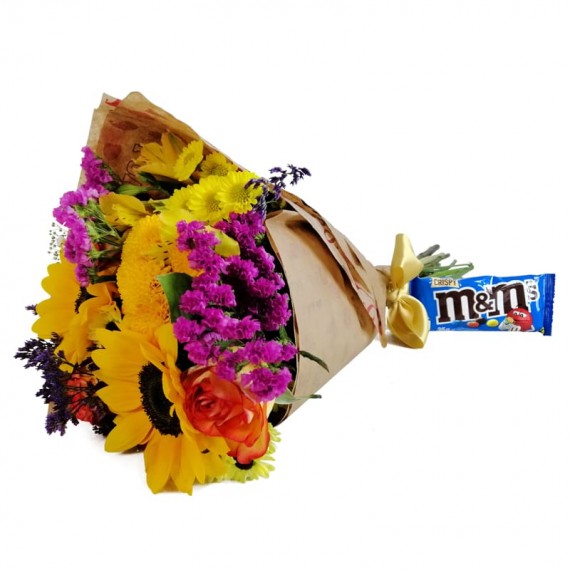 Hug Bouquet with chocolate M&M