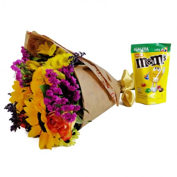Hug Bouquet with chocolate M&M Peanut
