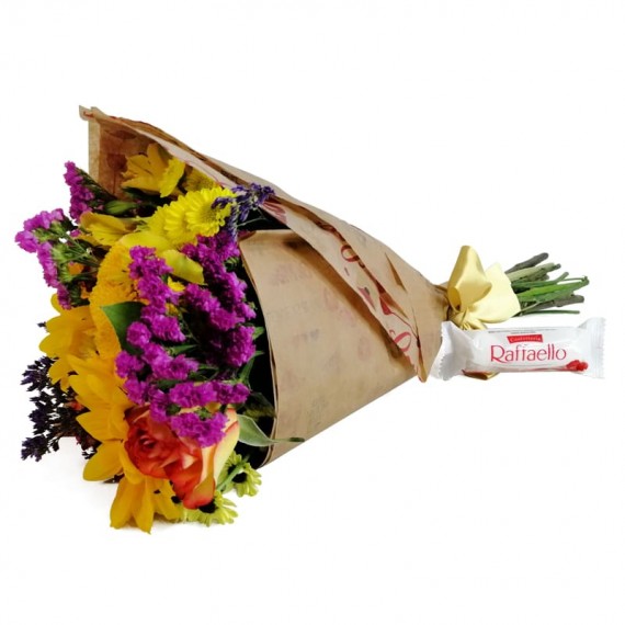 Hug Bouquet with chocolate Raffaello