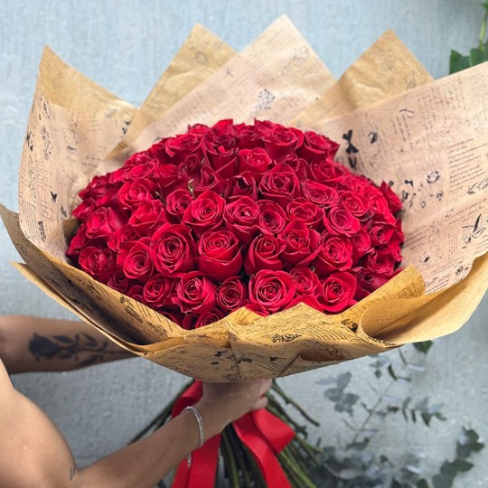 Mega buquê com 100 rosas Nacionais