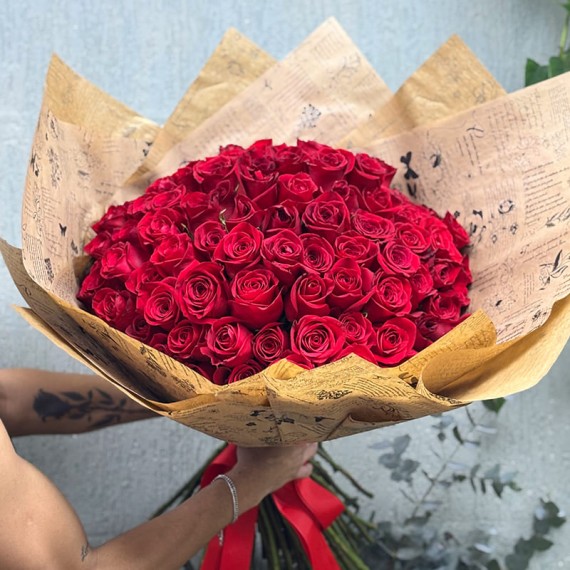 Mega buquê com 100 rosas Nacionais