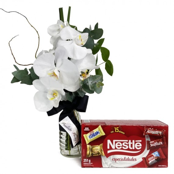 Arranjo de Orquídeas Brancas Love e Caixa de Bombons Nestlé